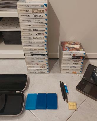 NintendoDS+26giochi+ custodia e caricabatterie