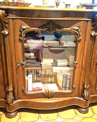 credenza bassa in legno intarsiato