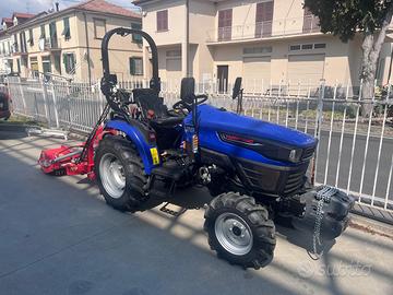 Trattore Farmtrac 26 con trincia Del Morino