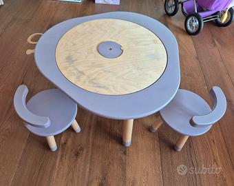 stokke tavolo mutable e due sedie