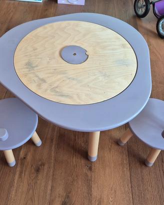 stokke tavolo mutable e due sedie