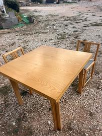 Tavolo e 4 sedie in legno moderno