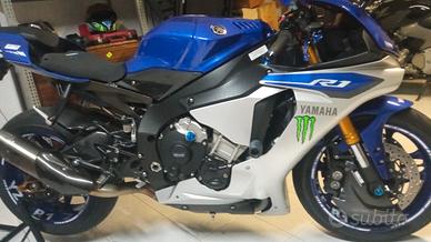 Yamaha R1 