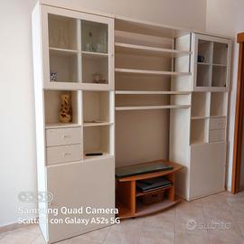 mobile soggiorno TV con vetrine e libreria 