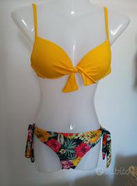 Costume AnnaB giallo e fiori taglia 1


