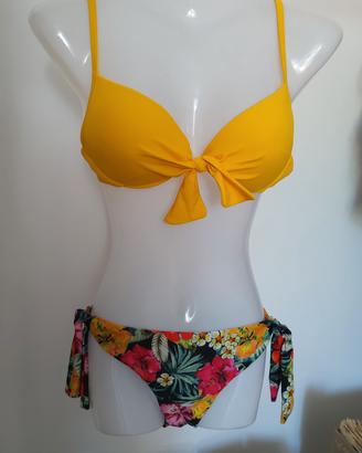 Costume AnnaB giallo e fiori taglia 1

