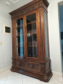 Credenza con vetrina d'antiquariato