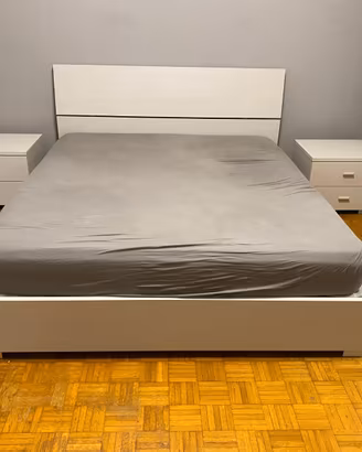 Camera completa con letto contenitore e materasso