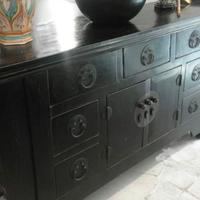 Credenza orientale nera in legno massello