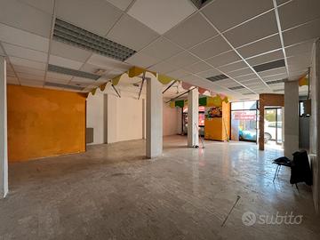 Locale commerciale anche uso ufficio