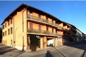Immobile in asta di 1316 m² con più di 5 locali a 