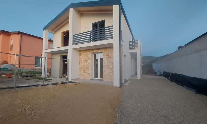 Porzione di bifamiliare con giardino