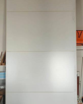 Anta scorrevole guardaroba IKEA Pax colore bianco.