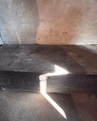 Vecchia cassapanca in legno