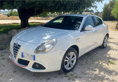 Alfa Romeo Giulietta 2.0 JTDM-2 140 CV Distinctive