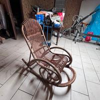 Sedia dondolo in legno