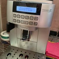 Macchina caffè delonghi magnifica s