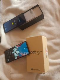 2 cellulari Motorola 1 5g l'altro full hd