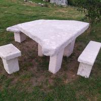 Tavolo in pietra da giardino