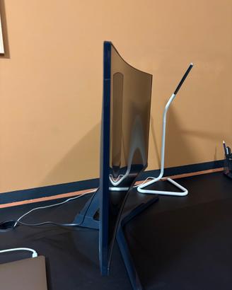 Monitor curvo Samsung.