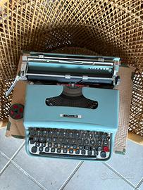 Macchina da scrivere Olivetti Lettera 22