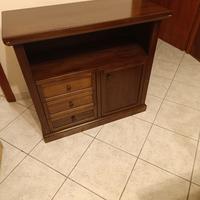 Mobile in legno elegante e funzionale