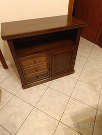 Mobile in legno elegante e funzionale