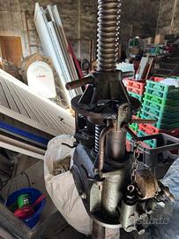 Torchio idraulico per uva