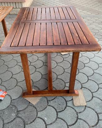 Tavoli e sedie in teak
