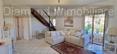 Quadrilocale con mansarda e garage a Mascali