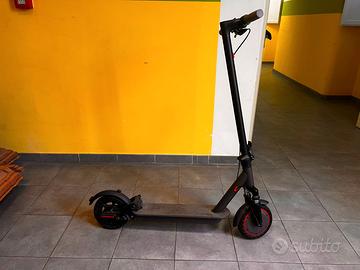 Monopattino elettrico 10 pollici 250W Ammortizzato