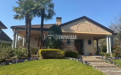 Splendida villa con ampio giardino!