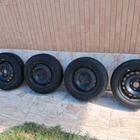  4 gomme pneumatici invernali con cerchioni