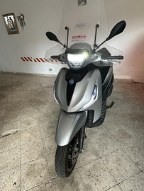 Beverly 400 2021 unico proprietario - Moto e Scooter In vendita a