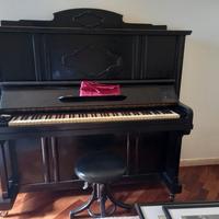 pianoforte a muro
