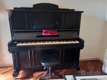 pianoforte a muro