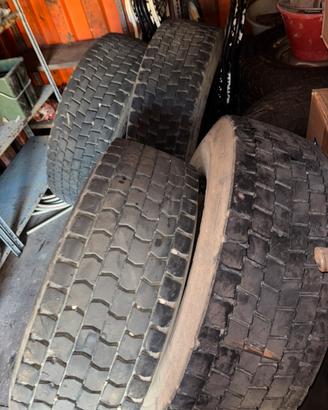 Gomme 305/70 r 19.5
