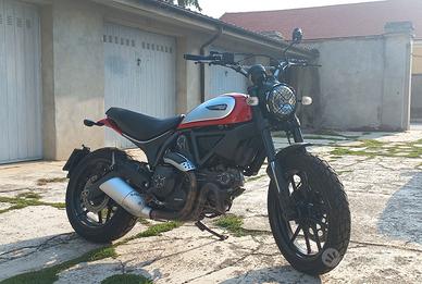 DUCATI SCRAMBLER 800 ICON RED