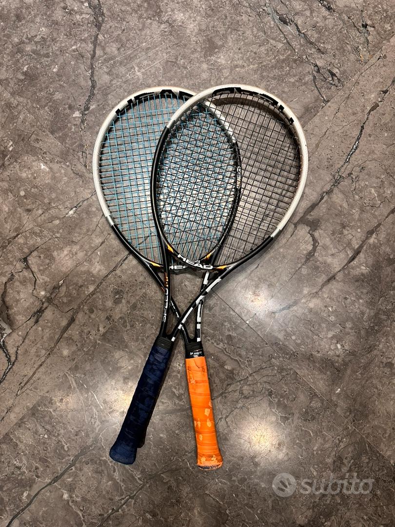 Set Di Attrezzatura Da Tennis Con Due Racchette, Due Palline, Da Uomo E Fotografia Stock - Immagine di nessuno, oggetti: 78420512