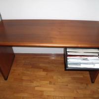 Tavolo porta computer in legno massello