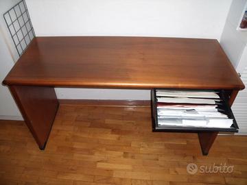 Tavolo porta computer in legno massello