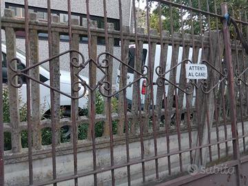 cancello in ferro .