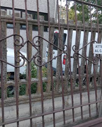 cancello in ferro .