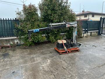 A185 - Gru elettrica per furgone o rimorchio