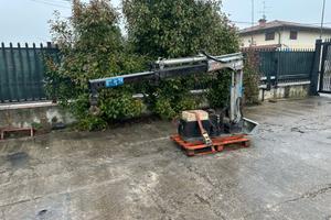 A185 - Gru elettrica per furgone o rimorchio