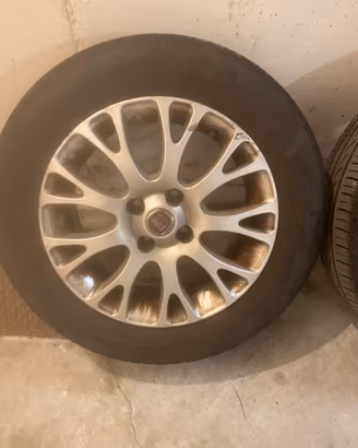 Cerchi in lega con pneumatici per Fiat Punto Evo
