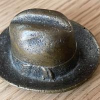 Cappello stile anni 30 in ottone vintage