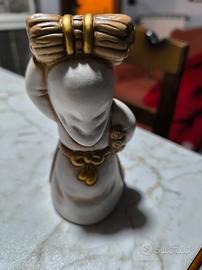 pastorella con fascina presepe Giubileo Thun 