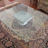 tavolo cristallo base capitello pietra granitica