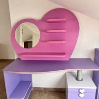 Scrivania con specchiera  e sedia cambina